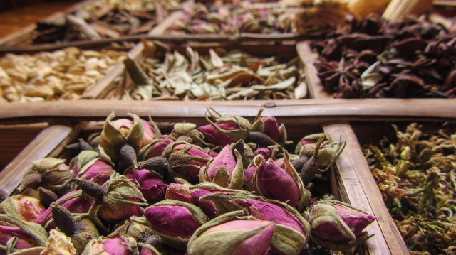 oriental perfume amber spices